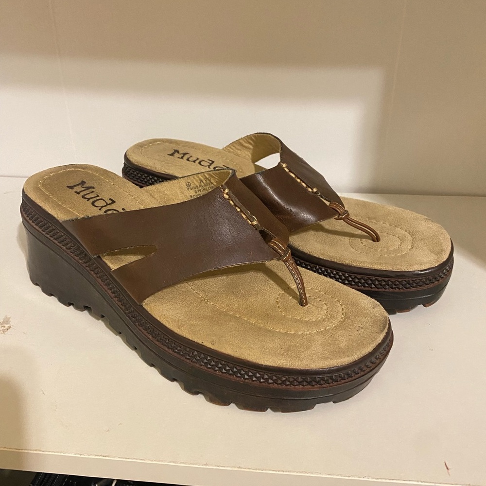 Mudd brown leather platform sandals